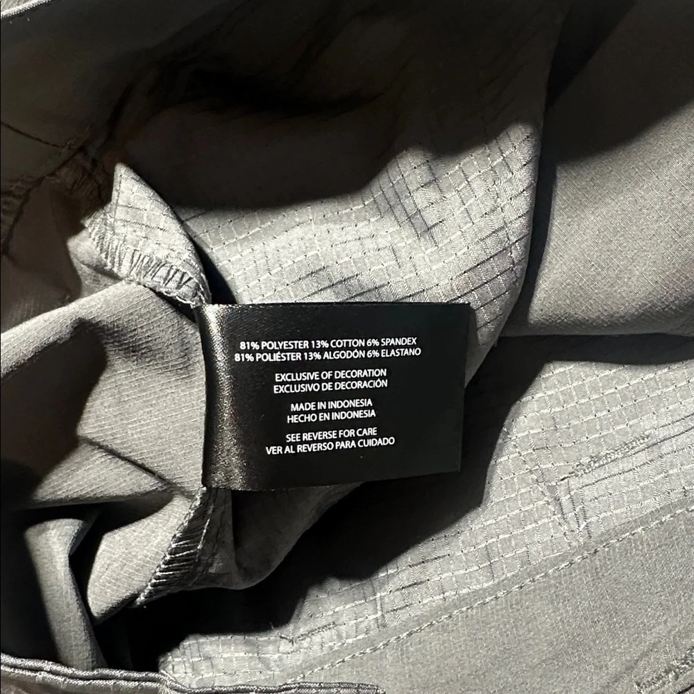 NWT Banana Republic Gray comfort flat front Shortsw pockets & zipper lightweight